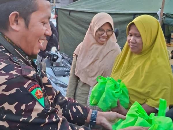 Ketum Ansor Sambangi Posko Banser Peduli Kebakaran Kapuk Muara