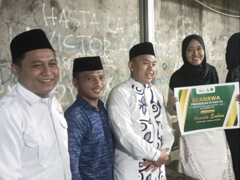 GP Ansor Depok Serahkan Beasiswa Pendidikan S1 dan S2 untuk Anak Kader Inspiratif