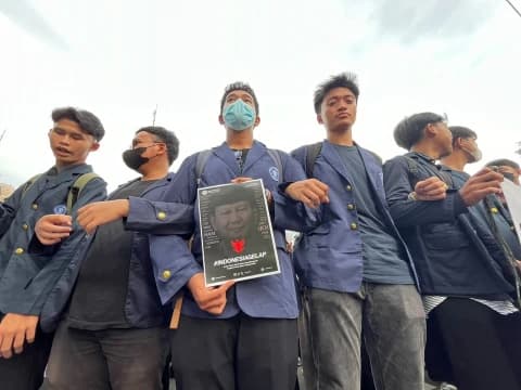 Aksi Indonesia Gelap di Jakarta Hari Ini: Mahasiswa Tuntut Prabowo Kaji Ulang Inpres tentang Efisiensi Anggaran