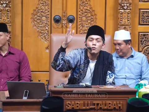 Rutinan Ngaji Gus Iqdam Tetap Berjalan pada Ramadhan, Intip Keseruan Jamaah di Bawah Pohon Sengon