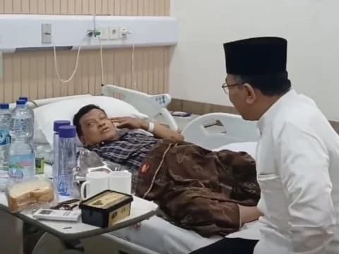 Gus Yahya Jenguk dan Doakan Kesembuhan KH Said Aqil Siroj