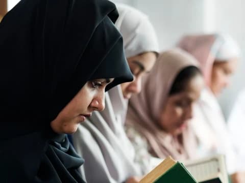 Pentingnya Perempuan Dalami Tasawuf agar Memahami Peran Sosial dan Keluarga