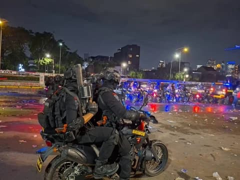 Demonstrasi Tolak RUU TNI di DPR Berujung Aksi Kekerasan Polisi, Pengemudi Ojol Kena Sasaran