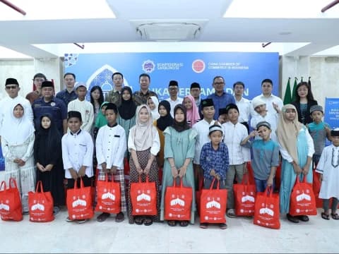 Sarbumusi Serahkan Donasi Ramadhan untuk Yatim Piatu dan Pekerja Rentan