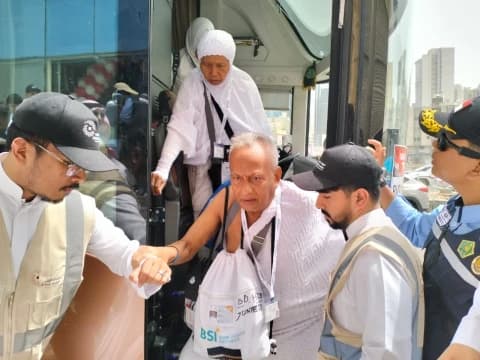 Lebih dari 60 Ribu Jamaah Haji Telah Diberangkatkan, di Tanah Suci Disambut Bus Shalawat