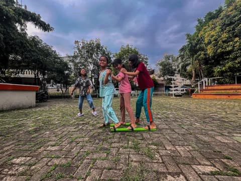 Bahagianya Anak-Anak Melestarikan Permainan Tradisional di Tengah Modernitas Kota
