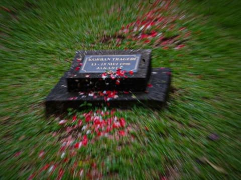 Merawat Makam Korban Tragedi Reformasi Mei 1998: Mereka Tak Bernama, Tapi Tak Dilupakan