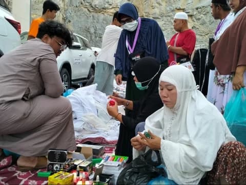 Ketika Jamaah Haji Indonesia Menyemut di Pasar Kaget Makkah