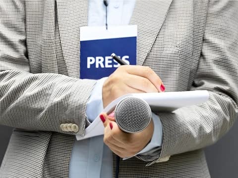 Pemerintah Harus Evaluasi UU PDP agar Tak Batasi Kerja Pers, Tiru Filipina dan Singapura