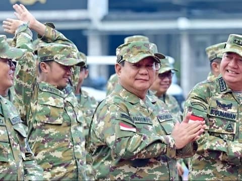 Retret hingga Penempatan Perwira di Ranah Sipil: Sinyal Militerisasi dan Otoritarianisme di Era Prabowo