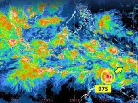 BMKG Imbau Warga Tingkatkan Kewaspadaan Akibat Cuaca Ekstrem Akibat Bibit Siklon Tropis