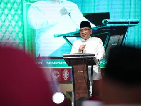 Hadiri Haul Buntet 2025, Ketum PBNU Tegaskan Pesantren Punya Saham dalam Tegaknya NKRI