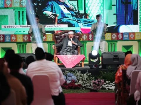 Sesepuh Buntet Pesantren Titip Bangsa Indonesia agar Dijaga dengan Akhlak