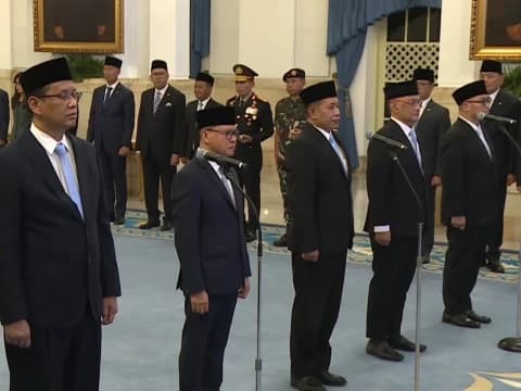 Prabowo Lantik 4 Menteri dan 1 Wamen, Gus Irfan Jadi Menteri Haji