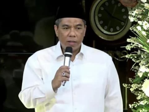 KH Zulfa Mustofa: Cinta Nabi Muhammad Harus Tercermin dari Perilaku Menjaga Kebersihan