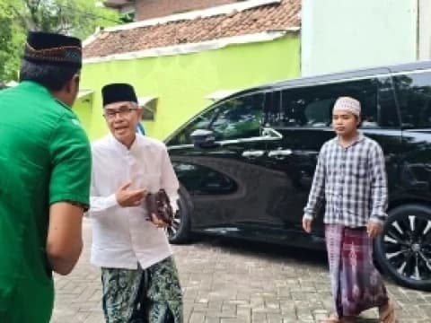 Silaturahmi PBNU di Kediaman Rais Aam, Pengurus Mulai Berdatangan