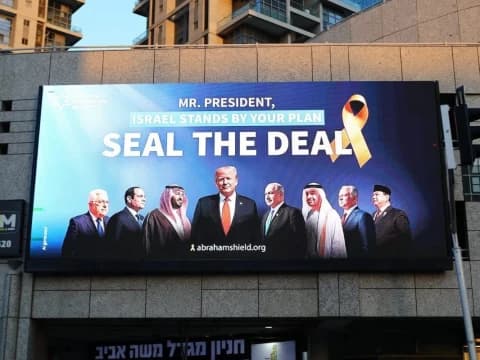 Foto Prabowo Muncul dalam Tayangan Iklan Propaganda Digital di Tel Aviv