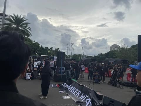 Suasana Aksi Kamisan Ke-880 Jelang HUT TNI