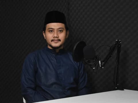Imam Budiman: Pengajar Madrasah Aktif, Penyair Resah Produktif