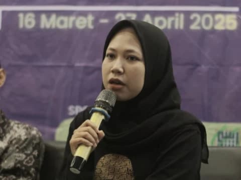 S Mandah: Mengabdi di Madrasah, Mencatat Puisi sebagai Ungkapan Gundah