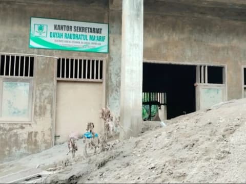 Dayah Raudhatul Ma’arif Pante Lhong Masih Terkubur Lumpur