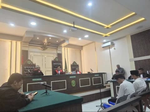 Dakwaan Hukum Terhadap Dua Aktivis Pati Botok dan Teguh Dinilai Berlebihan dan Overkriminalisasi