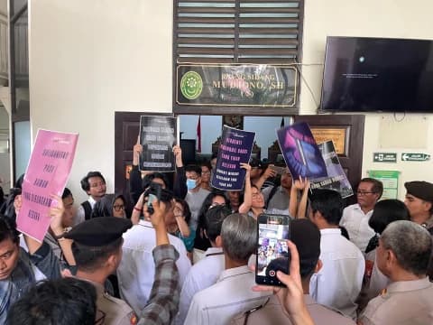 Hakim Tolak Praperadilan Aktivis di PN Jaksel: Masyarakat Sipil Protes, Polisi Represif