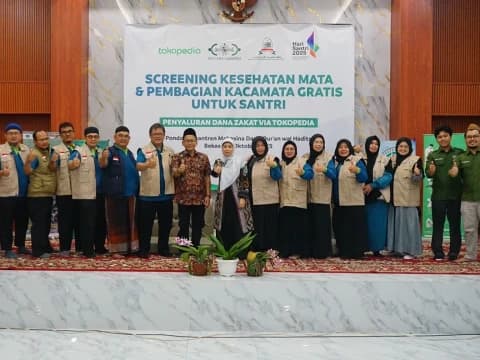 NU Care-LAZISNU Lakukan Skrining Kesehatan Mata, Bagikan Kacamata Gratis kepada Santri dan Guru