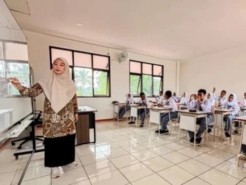 Celios: MBG Tidak Berpihak terhadap Kesejahteraan Guru