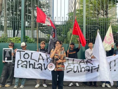 Mahasiswa Gelar Aksi Protes atas Penetapan Soeharto sebagai Pahlawan Nasional