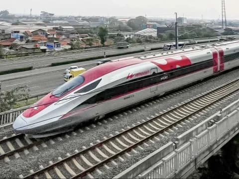 Pengamat Respons Danantara yang Siap Danai Kereta Cepat Jakarta-Surabaya: Bukan Kebutuhan Mendesak