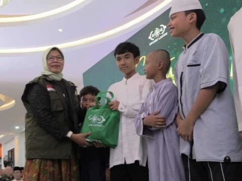 NU Care-LAZISNU Salurkan 600 Paket Pendidikan dan Sembako dalam Rangka Harlah Ke-100 NU