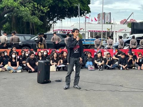 27 Tahun Tragedi Semanggi I, Savic Ali: Api Perlawanan Harus Tetap Hidup di Setiap Generasi