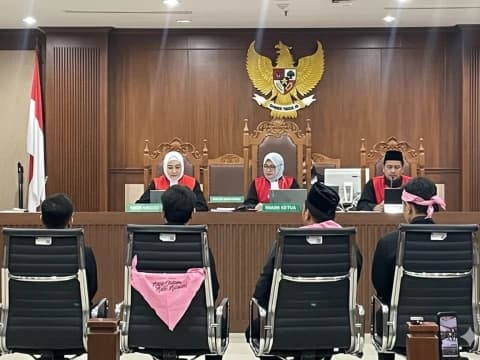 Delpedro Bacakan Eksepsi: Majelis Hakim Sedang Mengadili Masa Depan Kebebasan Berpendapat di Negeri Ini