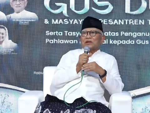 Gus Mus Ungkap Alasan Gus Dur Dicintai Banyak Kalangan