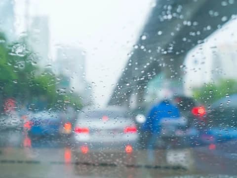 Libur Tahun Baru, Masyarakat Diimbau Wapadai Potensi Hujan Lebat di Sejumlah Daerah