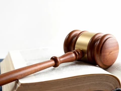 Mantan Jaksa Agung Sebut KUHAP Baru Legalkan Kesewenang-wenangan Pemerintah