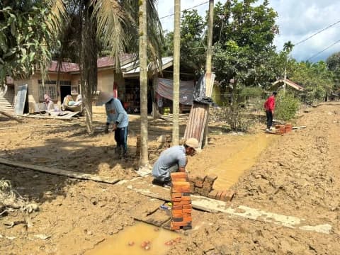 Hadapi Dampak Banjir, Solidaritas Warga NU Peunaron Aceh Timur Menguat