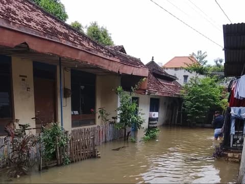 Genangan Banjir di Pati Picu Lonjakan Penyakit Kulit dan Demam
