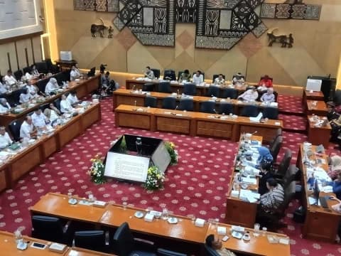 Pengangkatan Pegawai SPPG sebagai PPPK Jadi Sorotan, DPR Singgung Keadilan bagi Guru Honorer