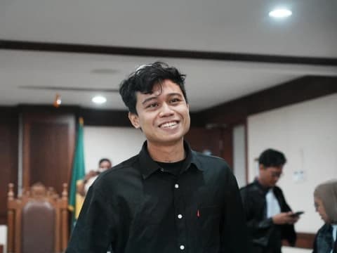 Majelis Hakim Nilai Dakwaan Jaksa Tak Jelas dan Kabulkan Eksepsi, Aktivis Khariq Anhar Bebas