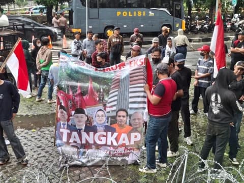 Pemuda Anti-Korupsi Gelar Aksi, Desak KPK Lanjutkan Investigasi Usai OTT Bupati Bekasi