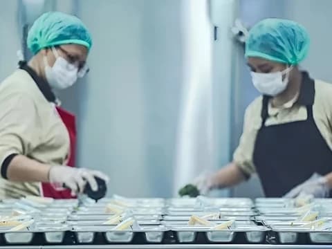 Kesenjangan Gaji Guru dan Pegawai SPPG Dinilai Cederai Keadilan