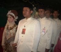 Asyiknya Ikuti Nikah Massal di Pesantren