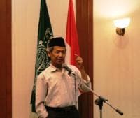 Ahmad Tohari Terima Hadiah Asrul Sani