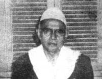 Ajengan Ruhiat Naik Babancong Sambil Menghunus Pedang