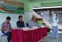 Siswa Madrasah Curhat Hambatan Menulis