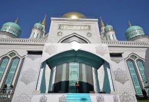 Putin opens huge new mosque in Russian capital