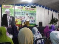 KH Anwar Zahid: Kenapa Sahabat Nabi Tak Merayakan Maulid?