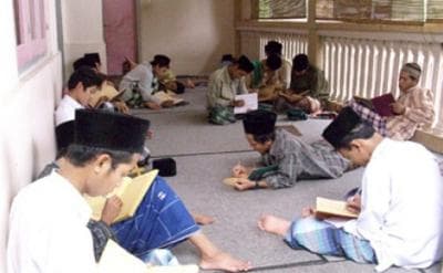 Hukum Orang Tua Cegah Anak Mondok